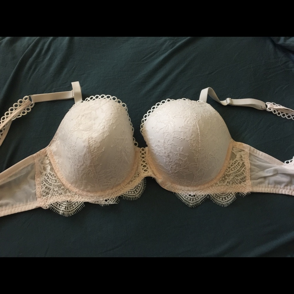 Victoria’s Secret ivory lace bra.
